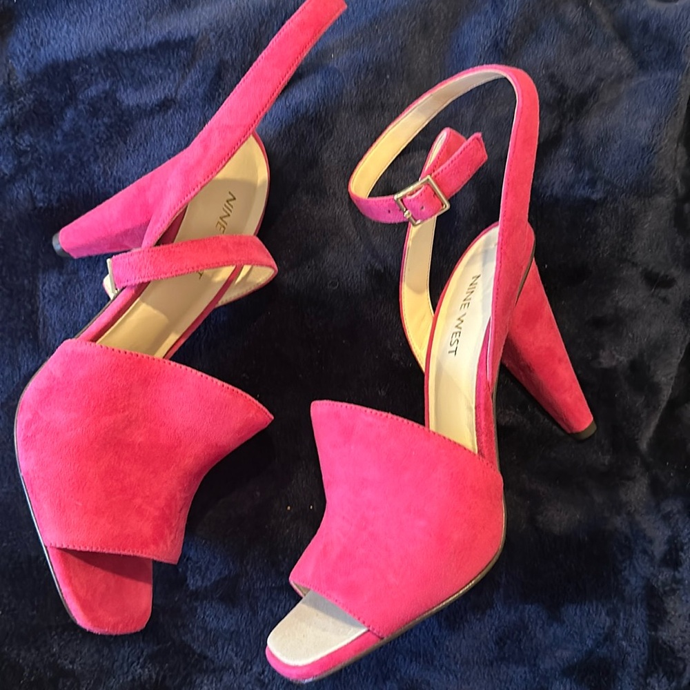 Never worn Nine West pink suede heels